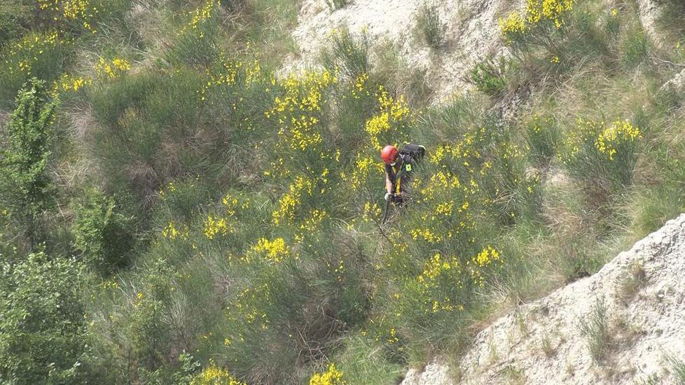 Sassuolo Sono di donna i resti trovati tra i calanchi Accanto due pistole e un giubbotto