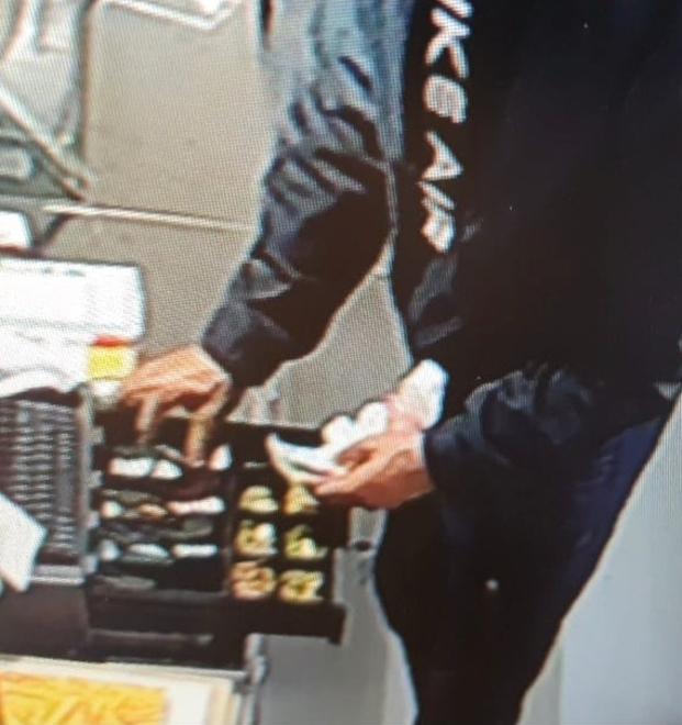 Ferrara, ladro in mascherina fa razzia al “Florens” ma l’anello lo tradisce 