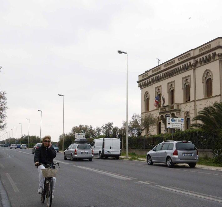 Niente pista ciclabile prima dell’estate i lavori ad Antignano slittano a settembre 