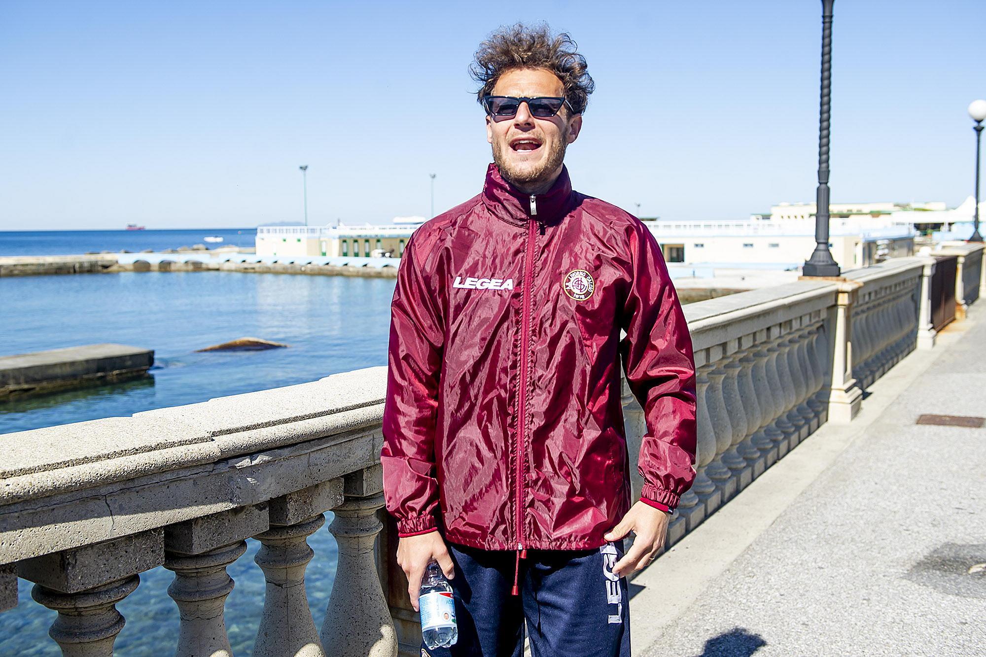 Alessandro Diamanti sul lungomare di Livorno nel maggio 2019