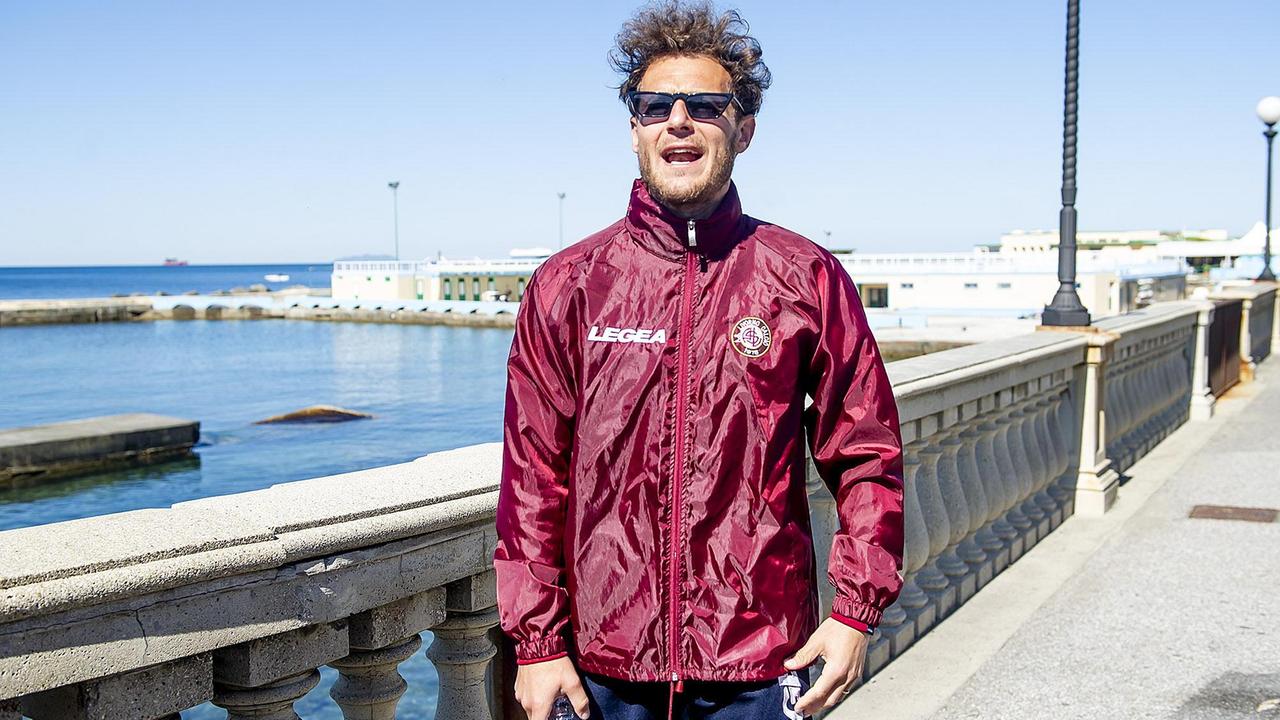 Alessandro Diamanti sul lungomare di Livorno nel maggio 2019