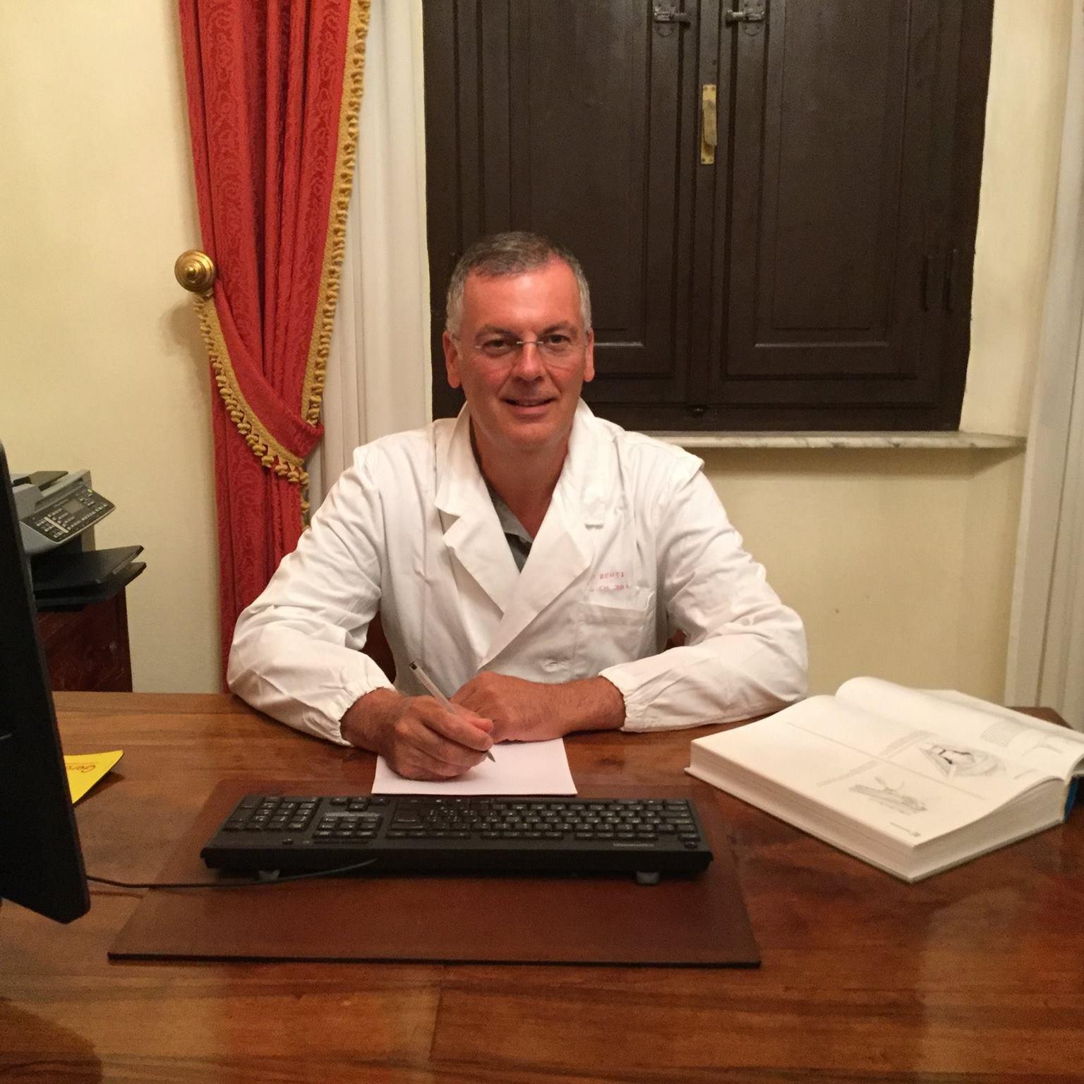 Soldi dai pazienti senza fare le ricevute: l'ospedale licenzia il chirurgo