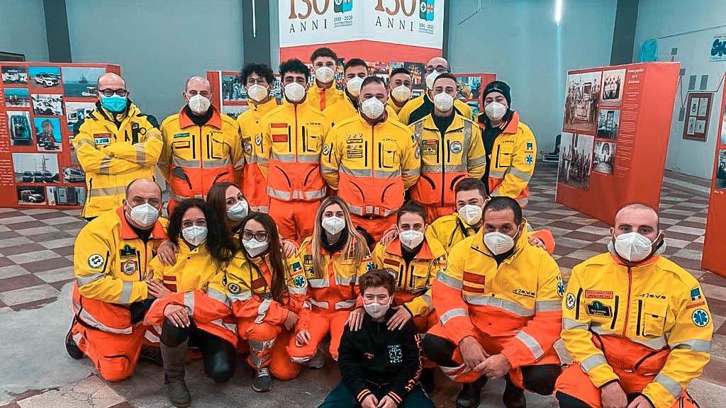 Volontari della Svs di via San Giovanni (foto Marzi)