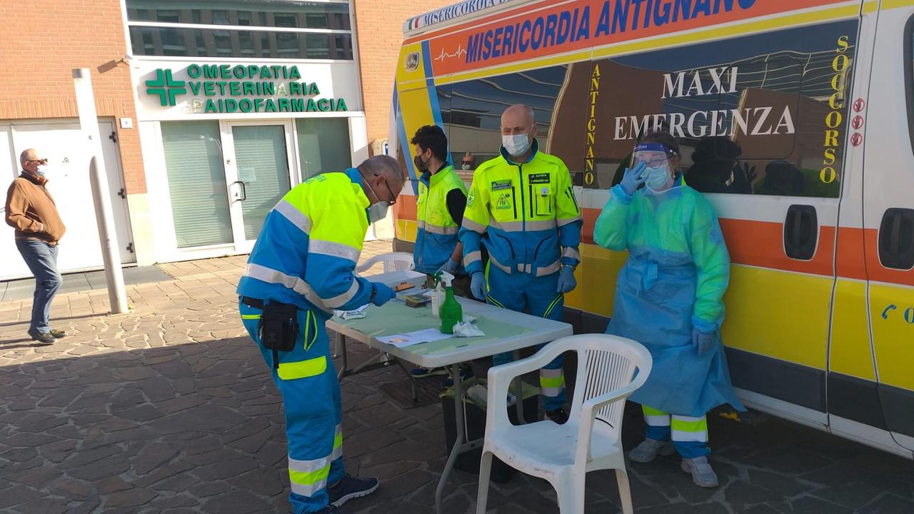 I volontari della Misericordia di Antignano aggrediti dal venticinquenne