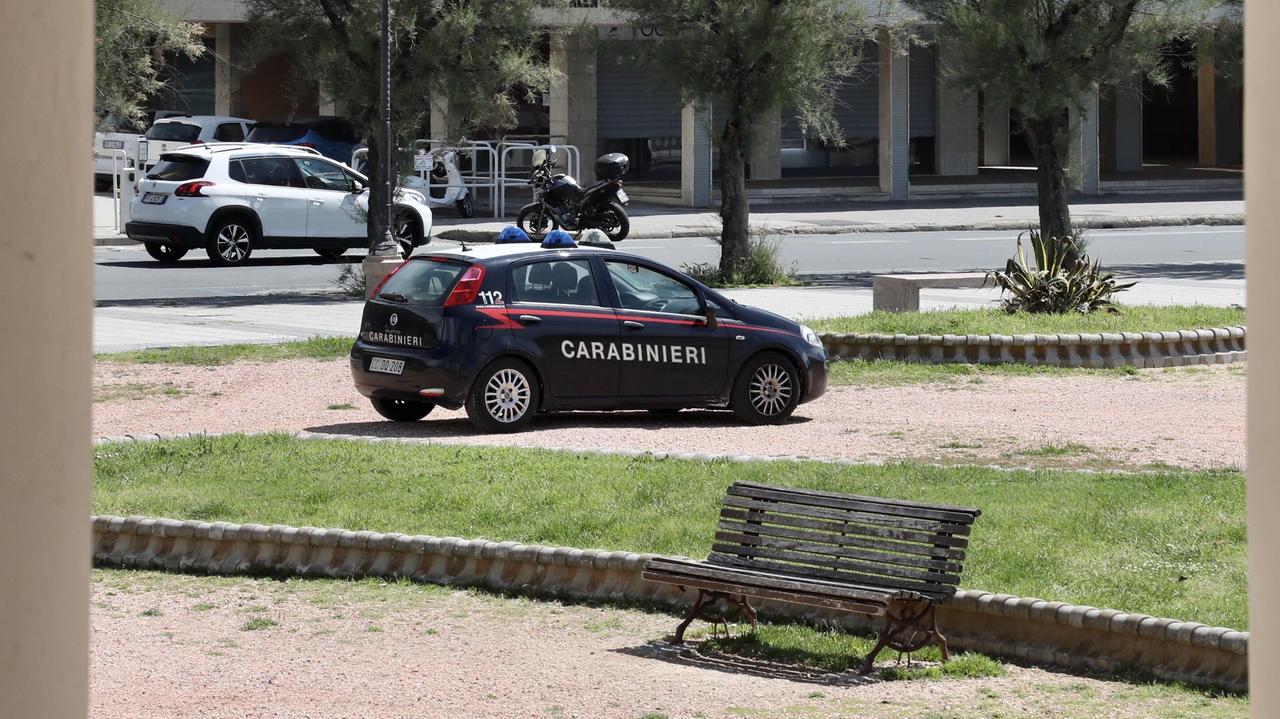 Una pattuglia dei carabinieri (foto d'archivio)