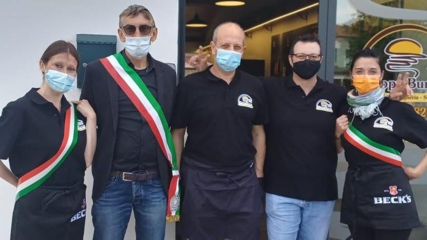 Happy burger, inaugurato il nuovo negozio fra carne e golosità