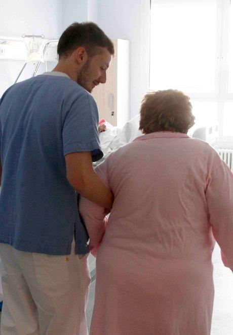 «Due ospedali e una casa di cura privata. Venti giorni e la mamma non si muove più» 