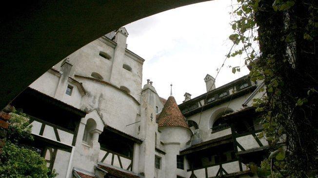Il castello di Dracula diventa un centro vaccini per turisti