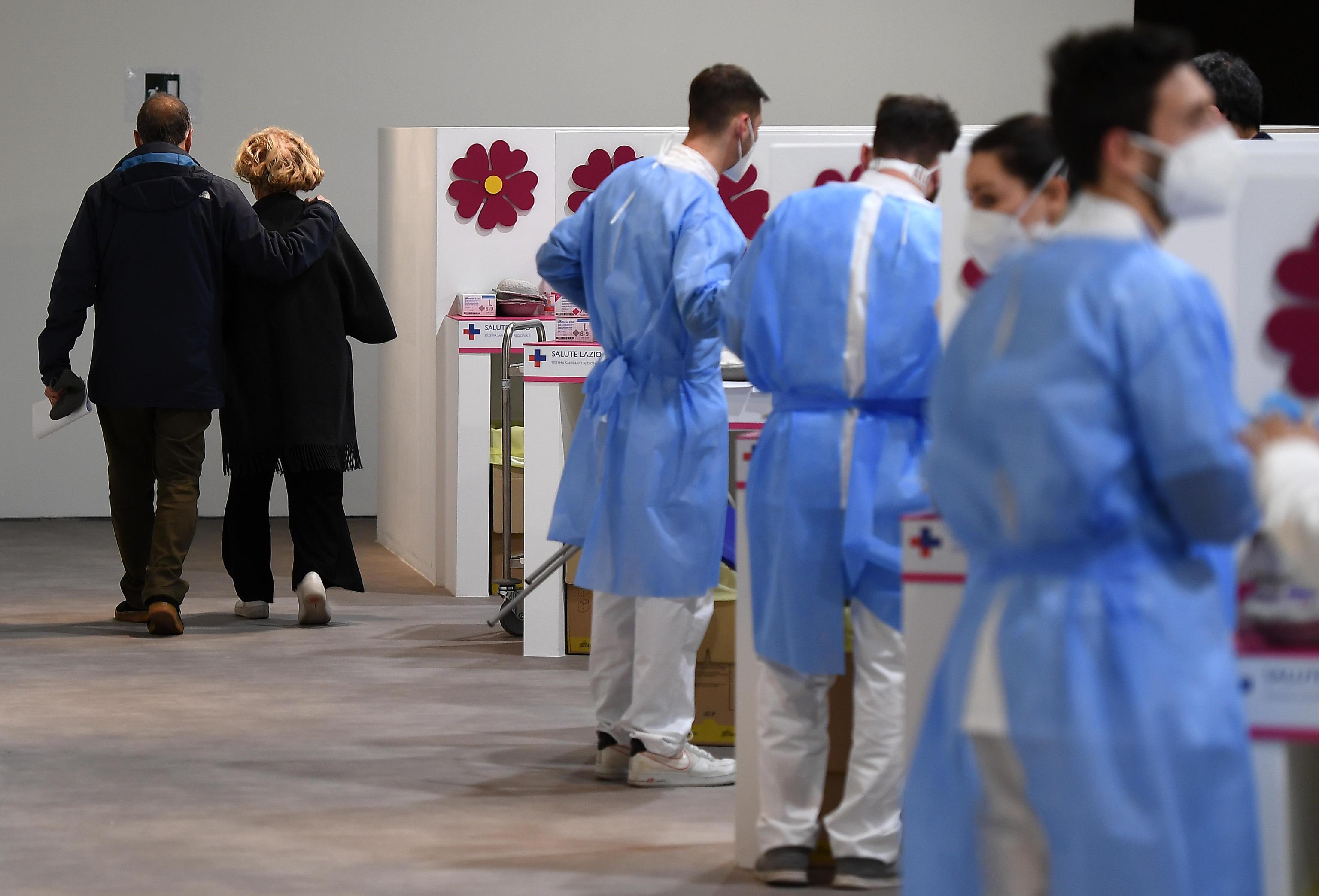 Vaccini in Toscana, dagli over 80 ai fragilissimi: la situazione e gli scenari categoria per categoria 
