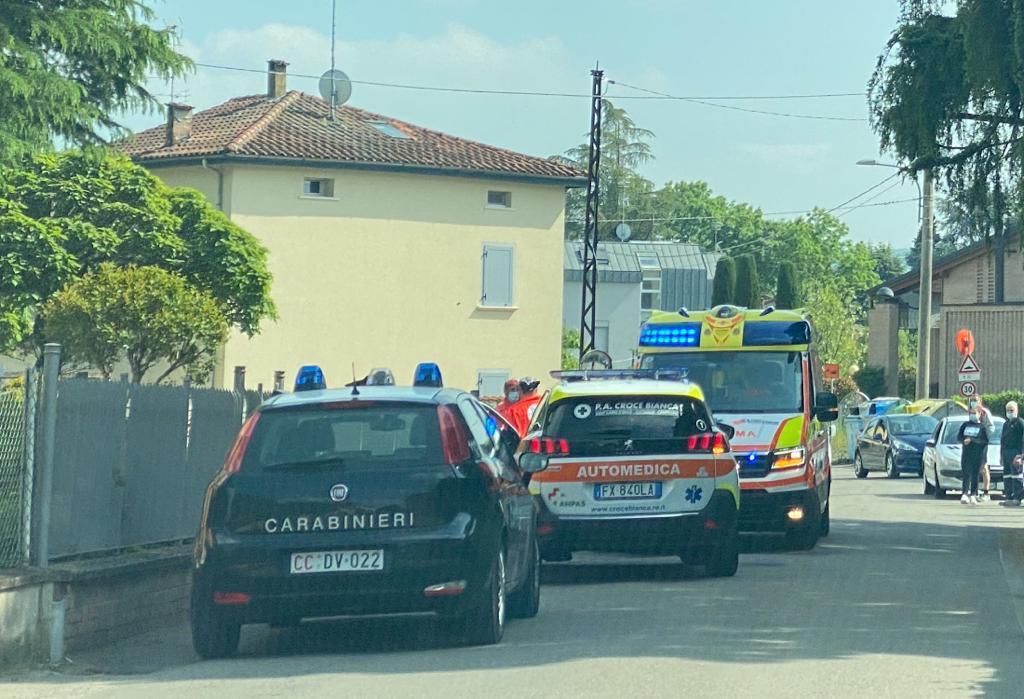 Bimbo di due anni cade dal balcone, è grave 