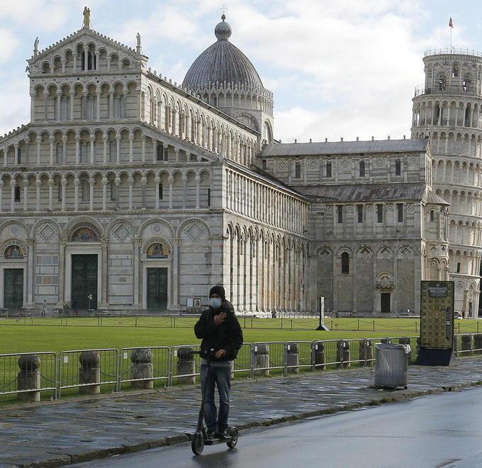 In monopattino in piazza Duomo: la nuova ordinanza lo vieta