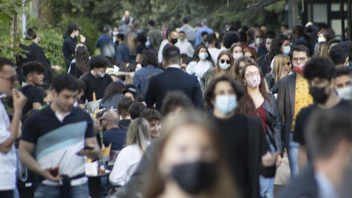 Modena. Viali e Gallucci, riesplode la movida. E il coprifuoco alle 22 viene ignorato