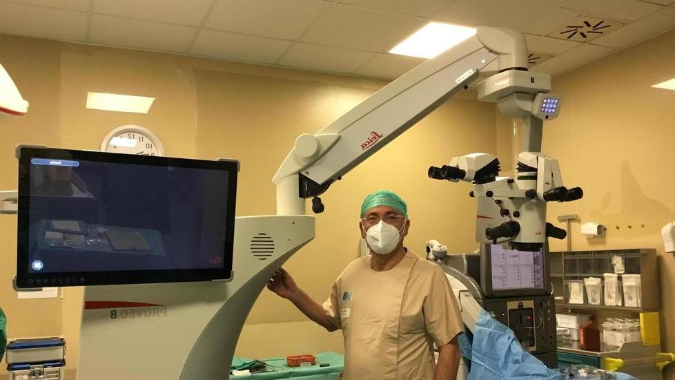 Chirurgia oculistica potenziata con un microscopio innovativo