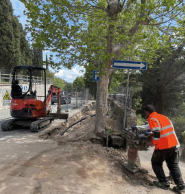 Prende forma il nuovo marciapiede in via Sassetta