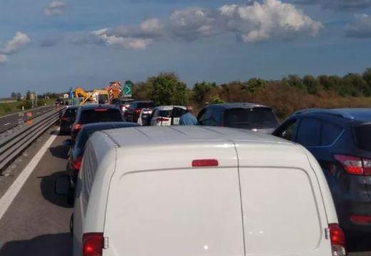 Donna incinta bloccata nella coda Portata a Cona in eliambulanza