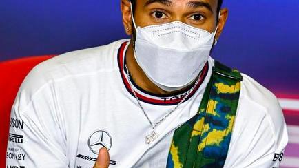 La Ferrari alza la voce: la Rossa di Leclerc insegue le Mercedes di Hamilton e Bottas