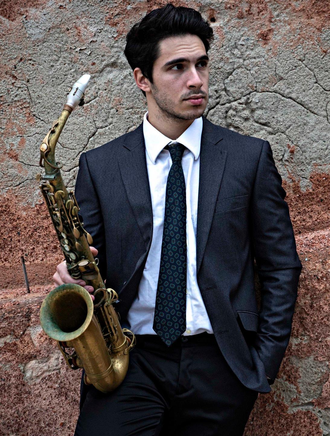Siniscola tifa per il sax di Elias Lapia 