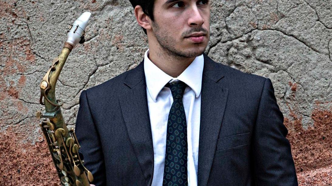 Siniscola tifa per il sax di Elias Lapia
