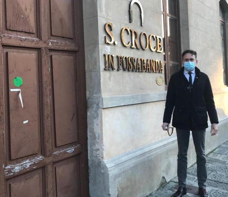 Il sindaco Conti davanti a Santa Croce in Fossabanda