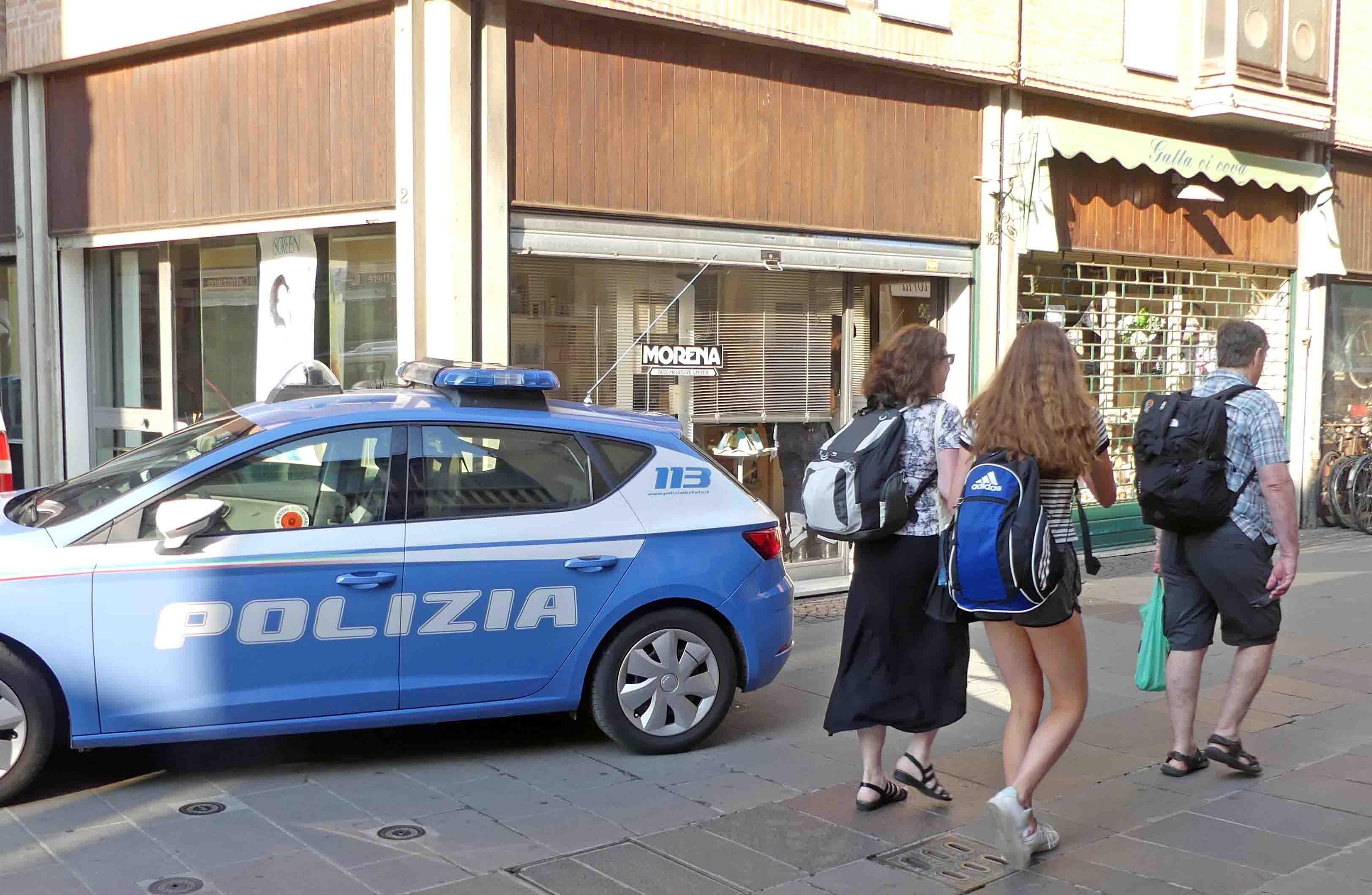 Una volante della polizia (foto d'archivio)