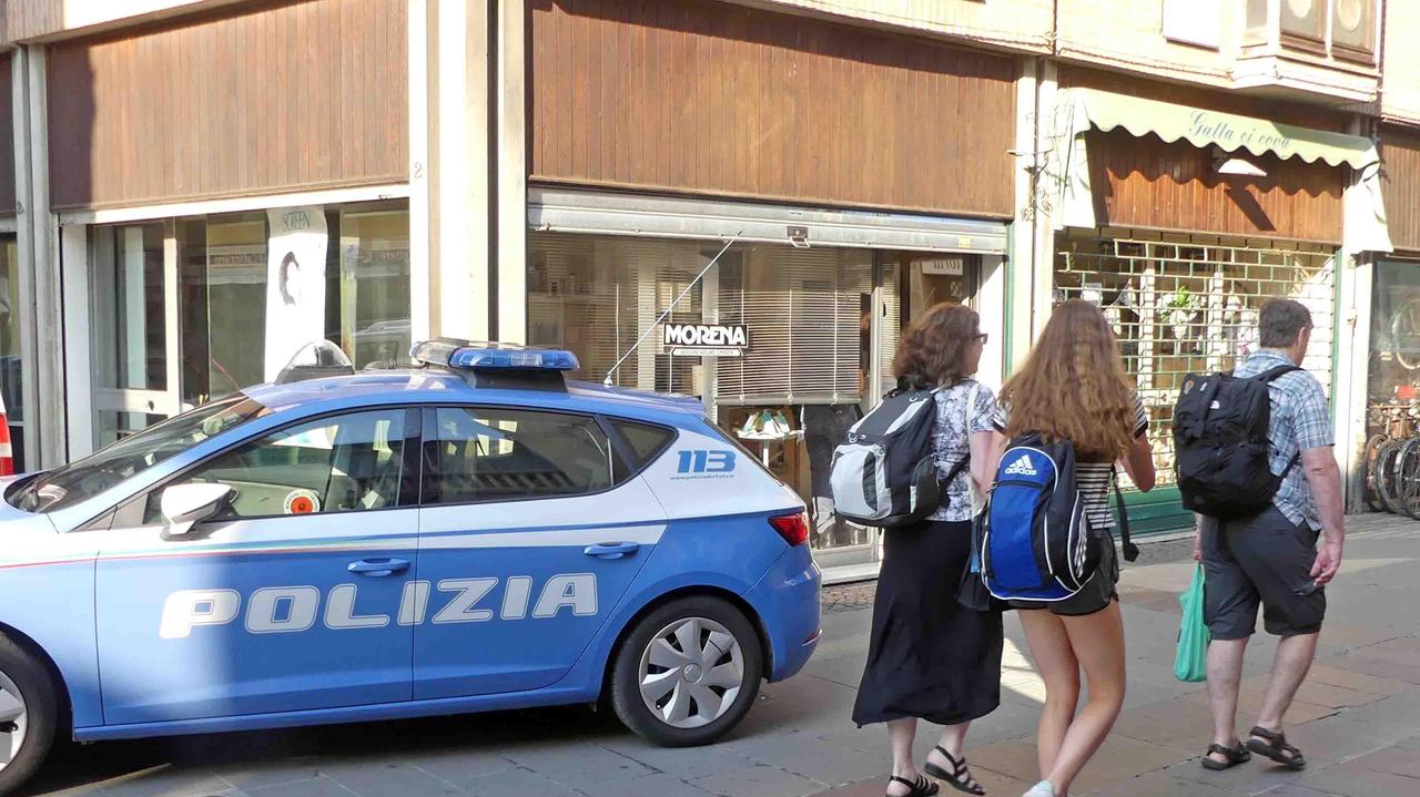 Una volante della polizia (foto d'archivio)