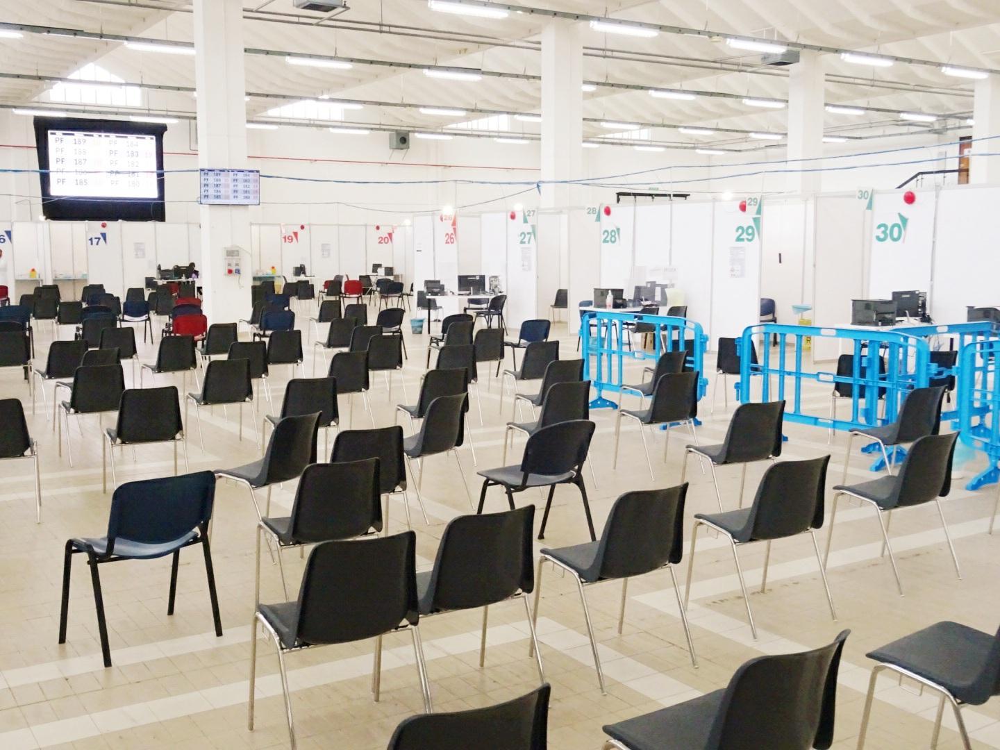 Covid, vaccini: i 50enni in Sardegna devono aspettare 