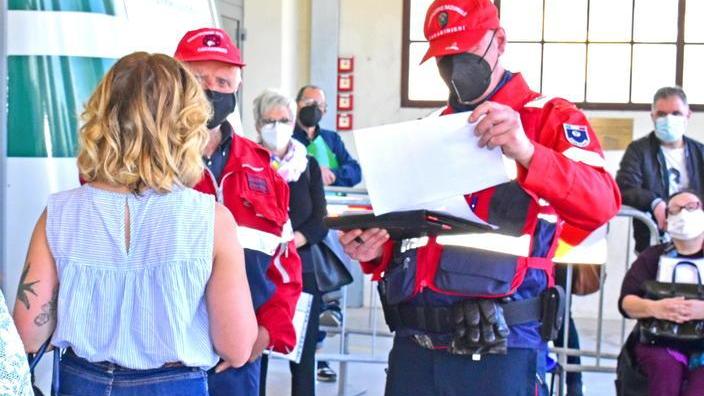 Vaccinazioni ieri mattina alla Cattedrale ex Breda (foto Gori)