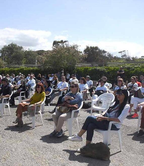 A congresso arrivano cento negazionisti 