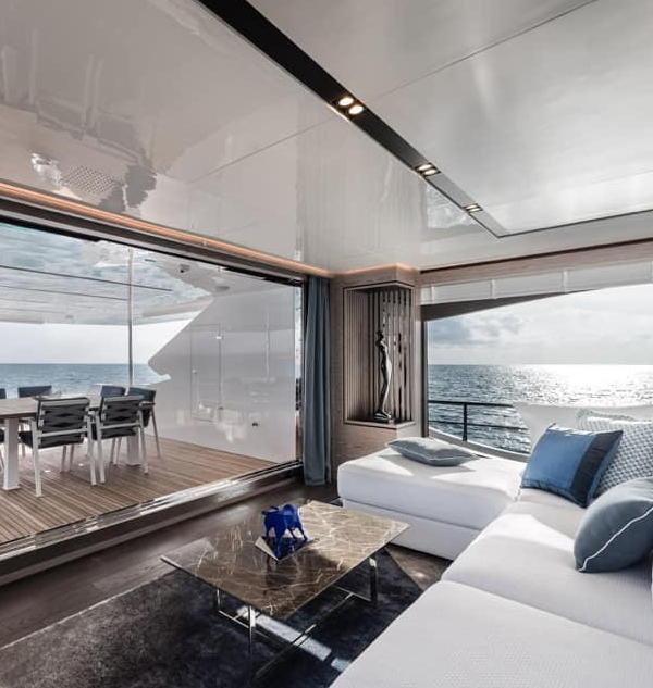 L’arte salpa a bordo dei superyacht con le figure specchianti di Daniele Basso 