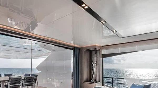 L’arte salpa a bordo dei superyacht con le figure specchianti di Daniele Basso