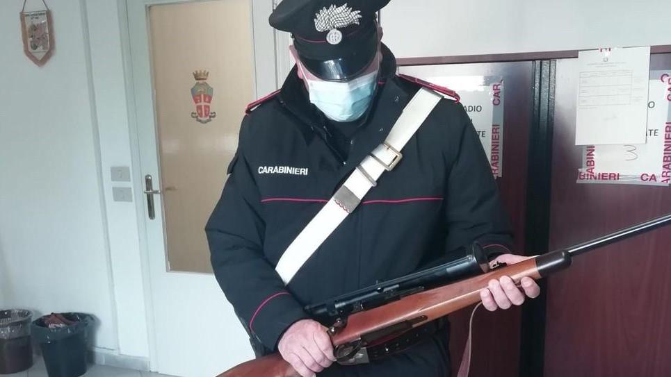 Fucili e altre armi I carabinieri controllano oltre 50 persone