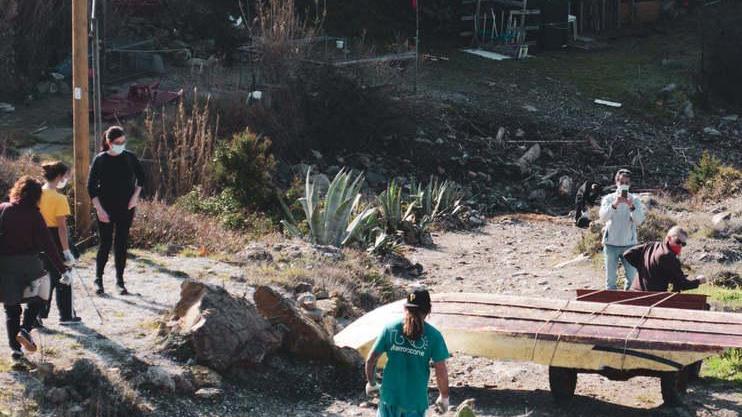 Volontari uniti per ripulire la spiaggia
