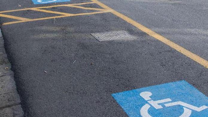 Posti auto personali per chi ha il pass disabili Cambiano le regole