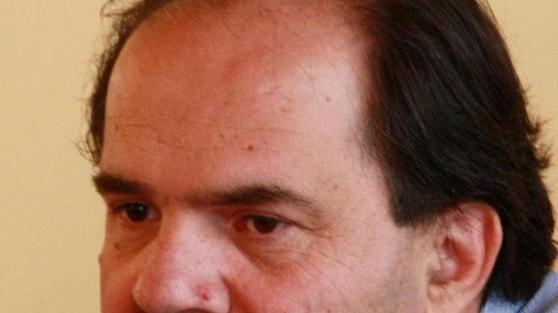 Di nuovo incatenati contro i tagli all’ospedale davanti alla Regione