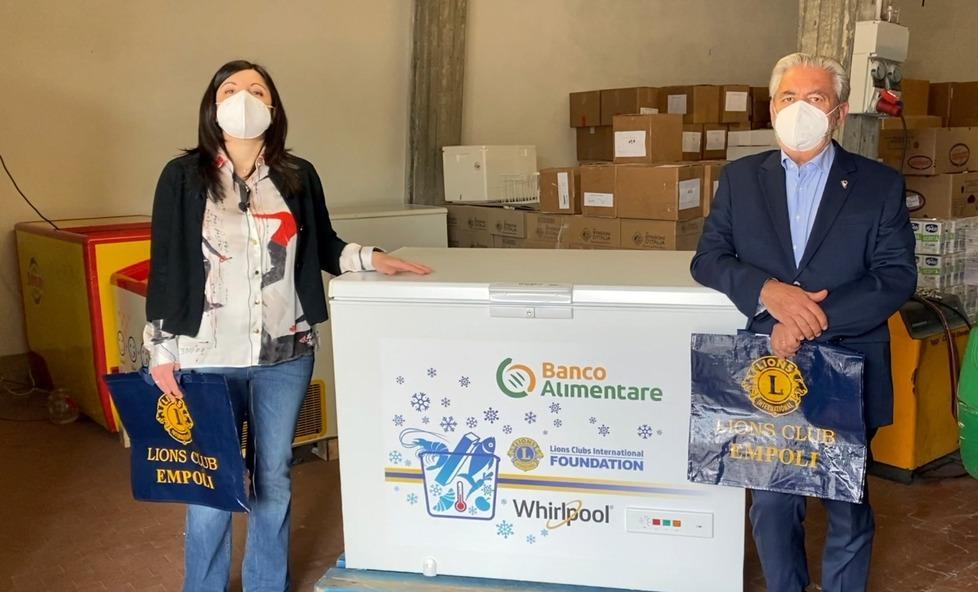 Donazione del Lions Club: un congelatore per alimenti 