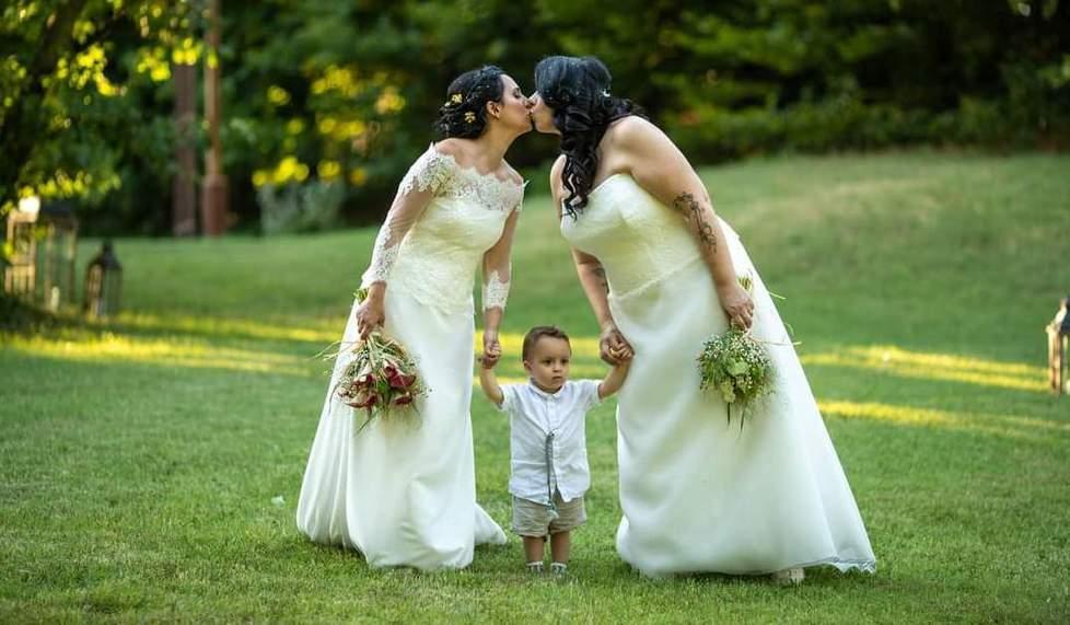 Dedicato alle mamme che colorano i ricordi e ci aiutano a trovare il nostro posto nel mondo 