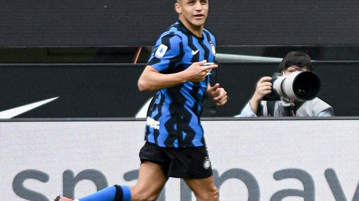 Lazio piegata dalla Fiorentina Napoli, poker da Champions