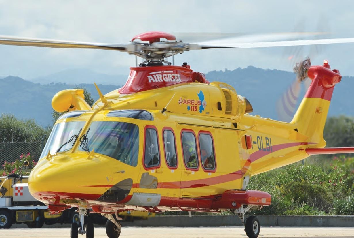 Cade in bici, soccorsa con l’elicottero 