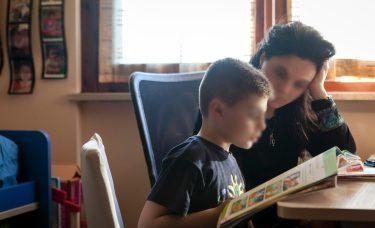 Mamme, non è una festa: il lavoro sta sparendo 
