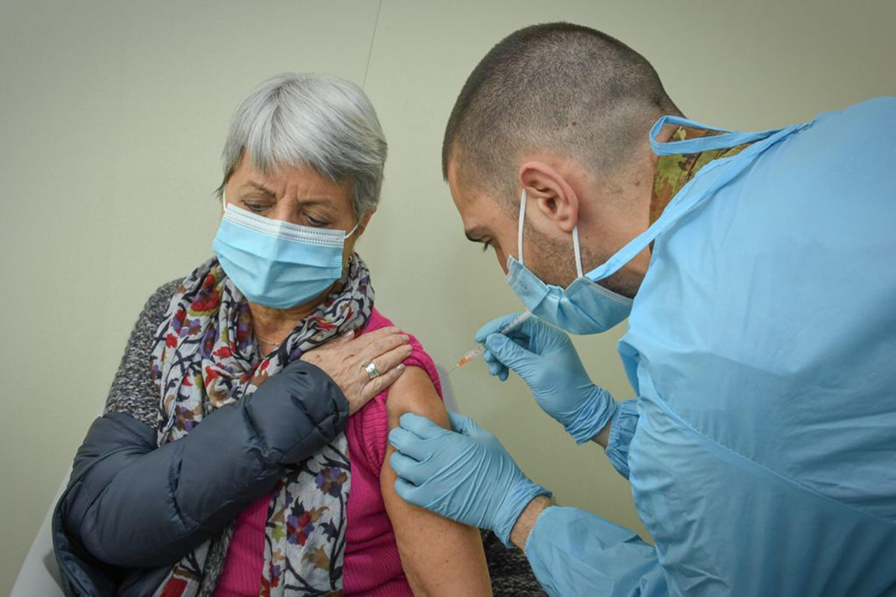 Rallenta la campagna vaccinale: domenica solo 6mila dosi inoculate nell'isola