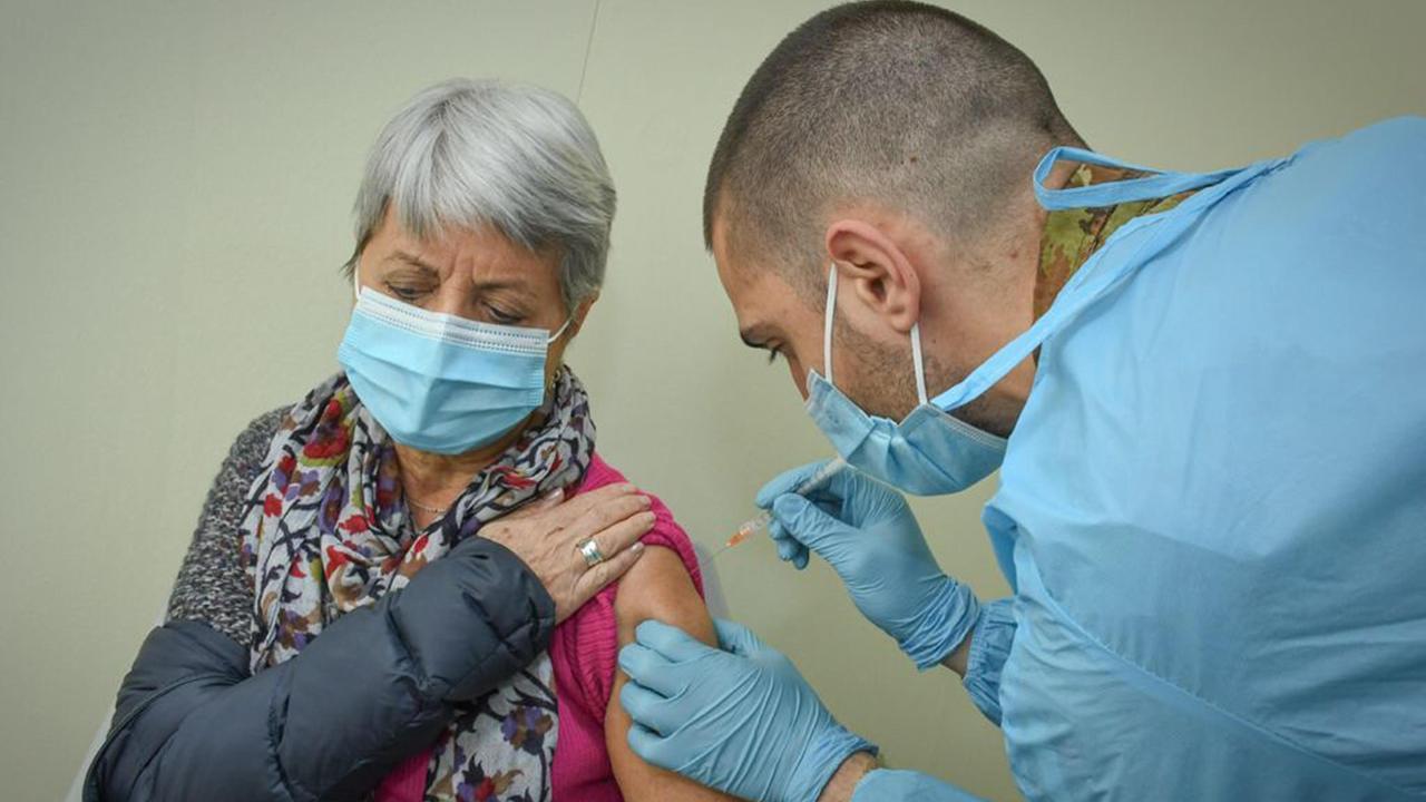 Rallenta la campagna vaccinale: domenica solo 6mila dosi inoculate nell'isola