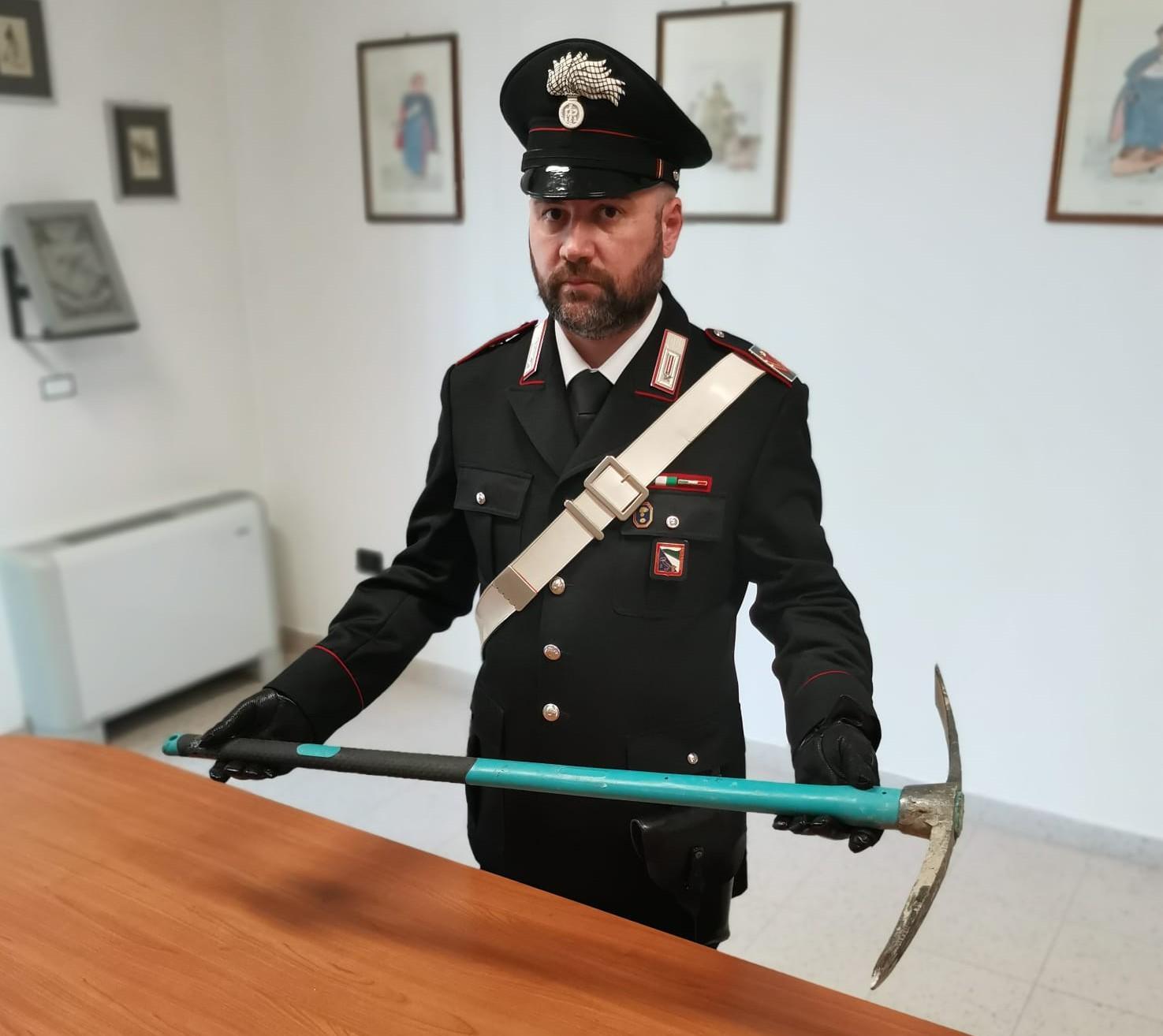 Rissa in strada tra squadre di operai, quattro denunciati