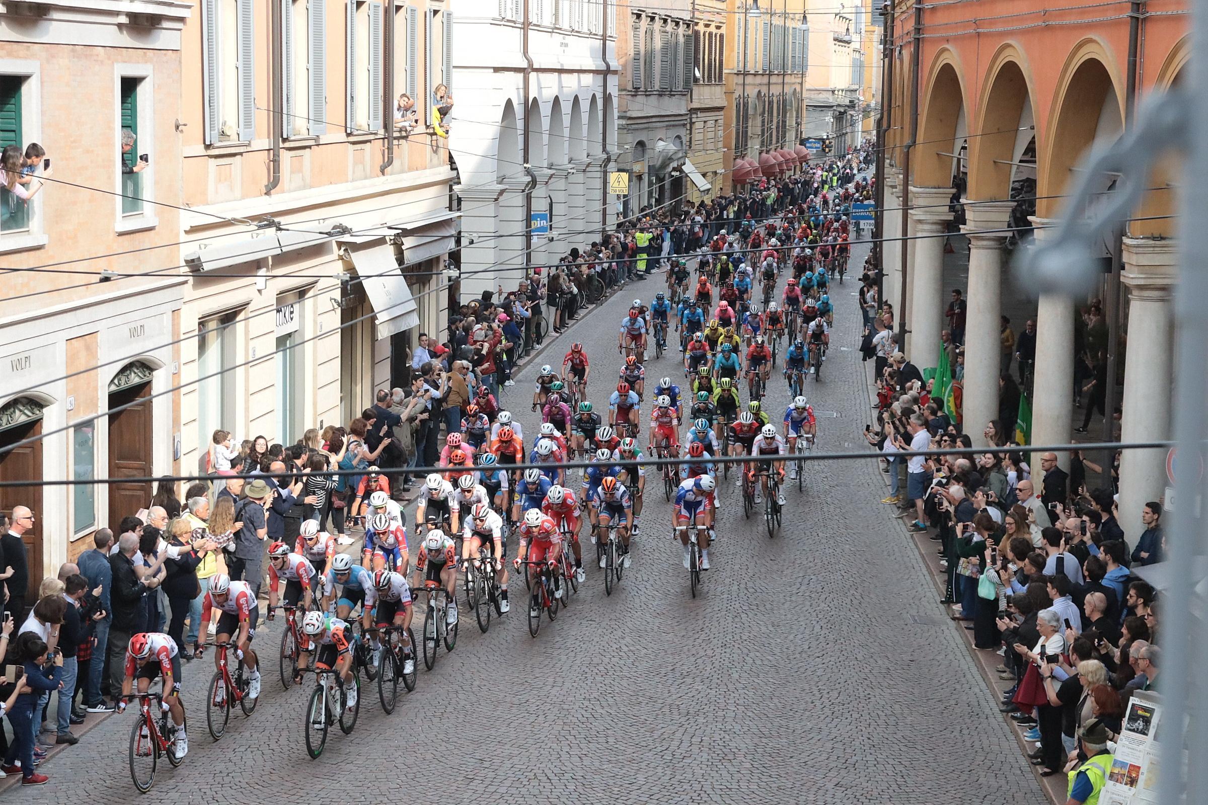 Modena, arriva il Giro: mercoledì 12 maggio alcune strade chiuse 