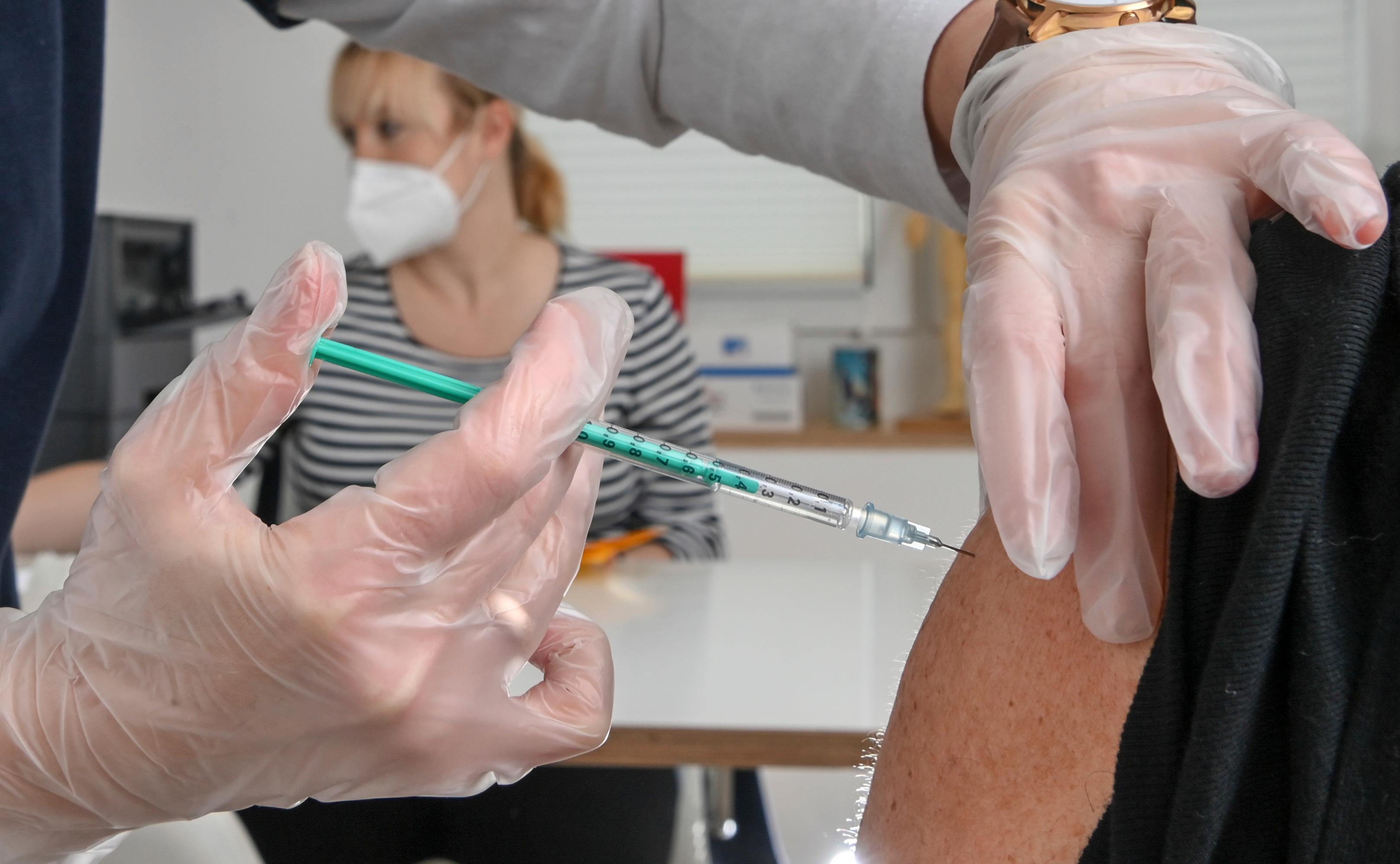 Estensione a 35 giorni della seconda dose di vaccino Pfizer e Moderna