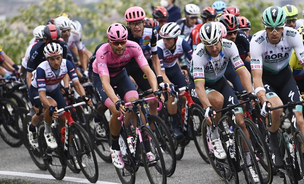 Emozione in rosa: sua maestà Cimone oggi abbraccia il 104° Giro d’Italia 