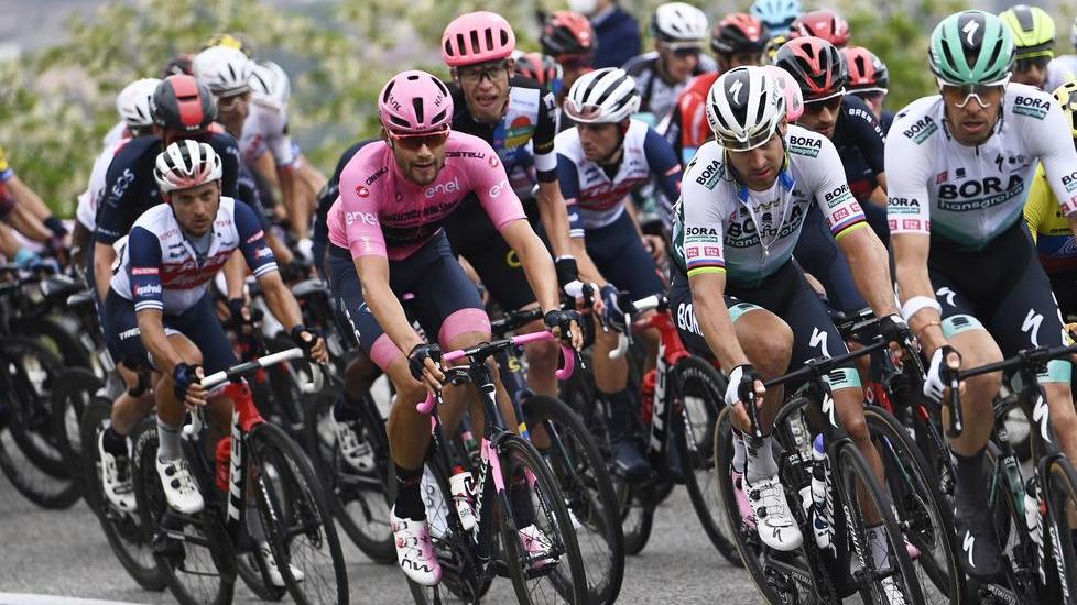 Emozione in rosa: sua maestà Cimone oggi abbraccia il 104° Giro d’Italia