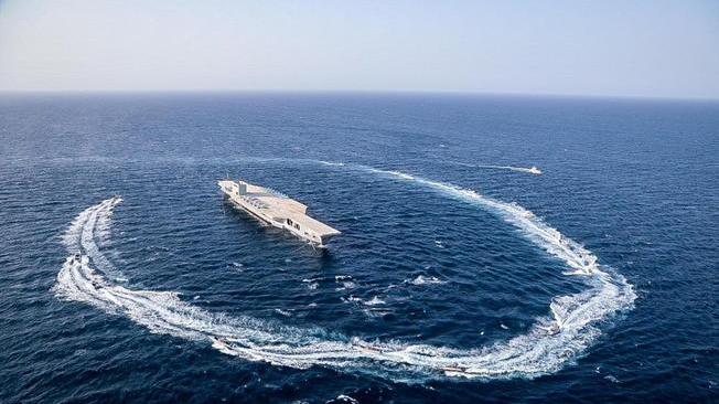 Nave Usa spara colpi di avvertimento verso imbarcazioni Iran