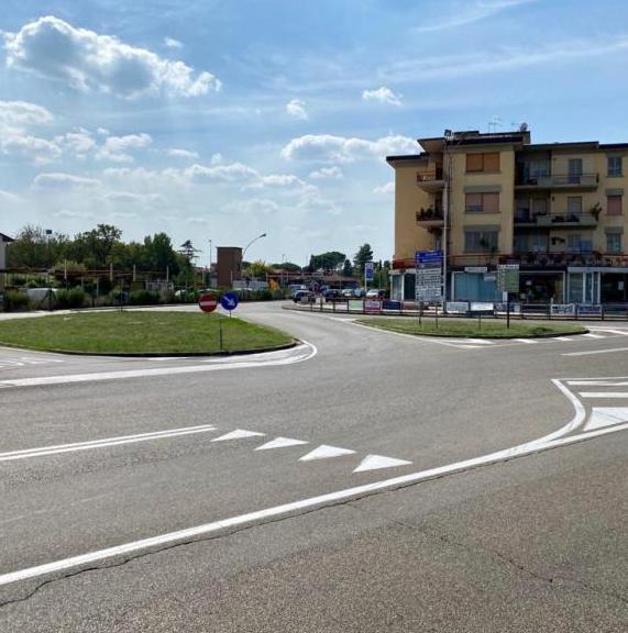Incidenti all’incrocio Arriva nuova rotatoria in via Cherubini