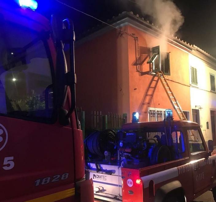 Coiano: fiamme in un terratetto Famiglia intossicata dal fumo 
