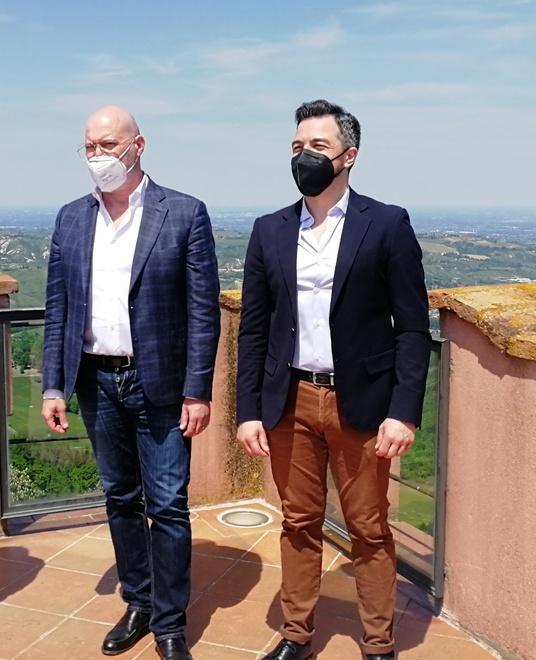 Bonaccini in visita al Castello consegna il progetto di restauro 